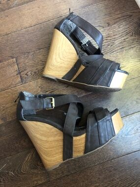 Cathy Jean Brown Leather-Look Wedge Sandals with Wood-Effect Platform